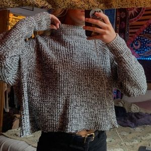 B&W BDG CROPPED SWEATER